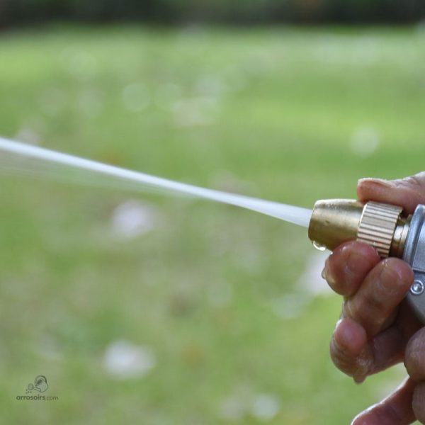 Pistolet d'arrosage pratique, finition en métal de qualité
