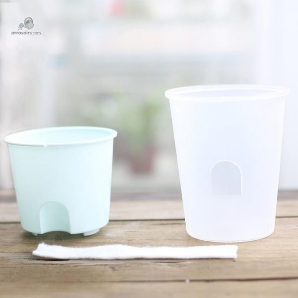 Pot d'arrosage pratique pour un jardinage simplifié