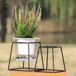 Design moderne : pot avec système d'arrosage