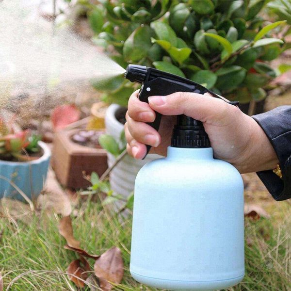 Pulvérisateur léger et coloré pour vaporiser les plantes