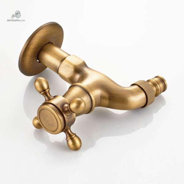 Accessoire de jardin, robinet au charme d'antan