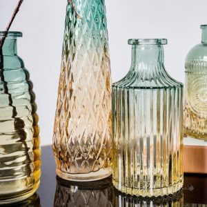 Vase soliflore en verre élégant pour une fleur unique