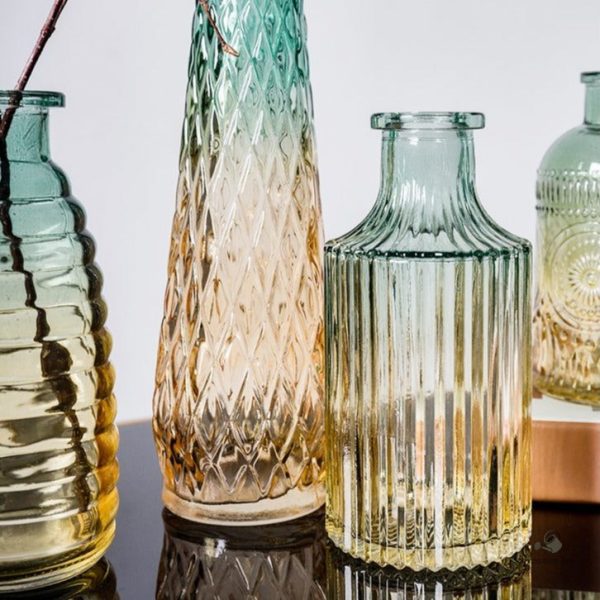 Vase soliflore en verre élégant pour une fleur unique