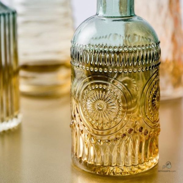 Bouteille en verre transparente pour un style minimaliste