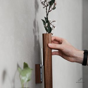 Vase mural en bois pour présentation florale moderne
