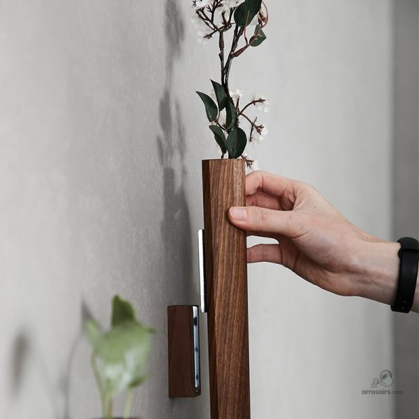 Vase mural en bois pour présentation florale moderne