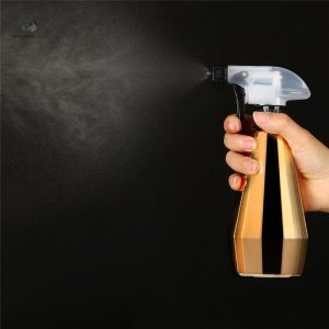 Vaporisateur doré au design élégant pour plantes aromatiques