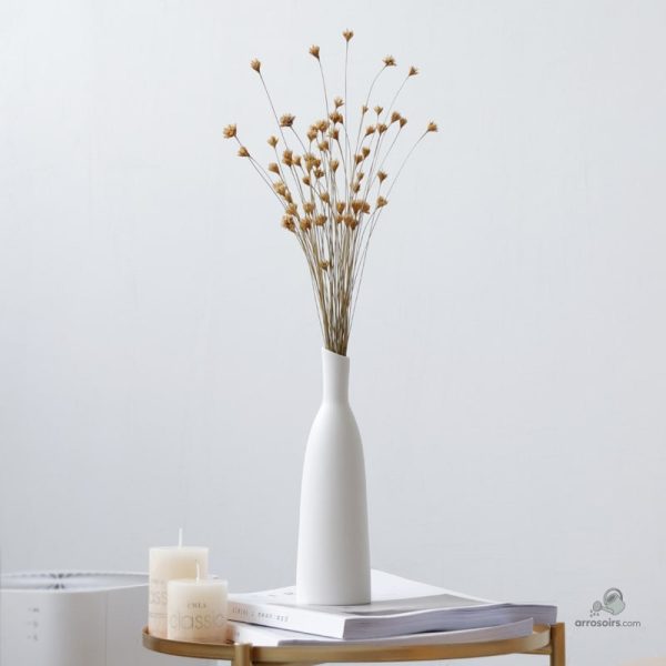 vase-blanc-1 Vase blanc en céramique au design épuré