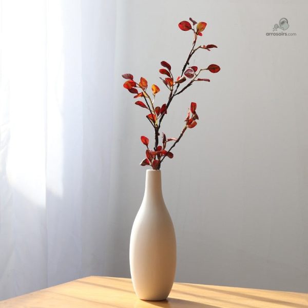 Vase en céramique blanche, style contemporain