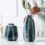Vase bleu pétrole, pièce maîtresse pour intérieur