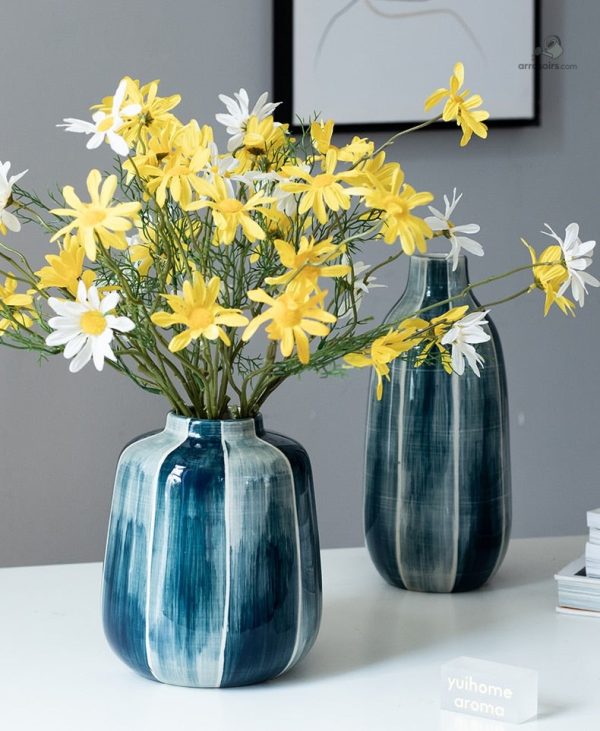 Vase contemporain bleu pétrole, allure sophistiquée