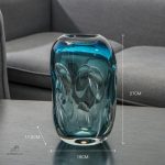 Vase design lumineux, teinte bleue claire