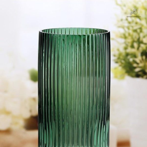 Vase bouteille en verre avec finition soignée