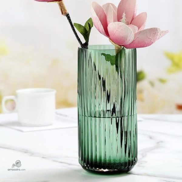 Vase design en verre pour fleurs fraîches