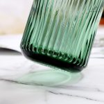 Vase en verre bouteille, style épuré et contemporain
