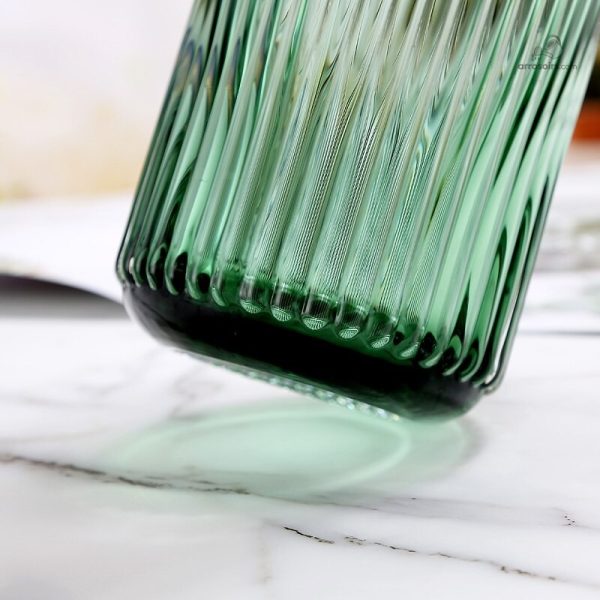 Vase en verre bouteille, style épuré et contemporain