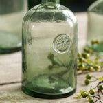 Vase en verre vert pour décoration de table