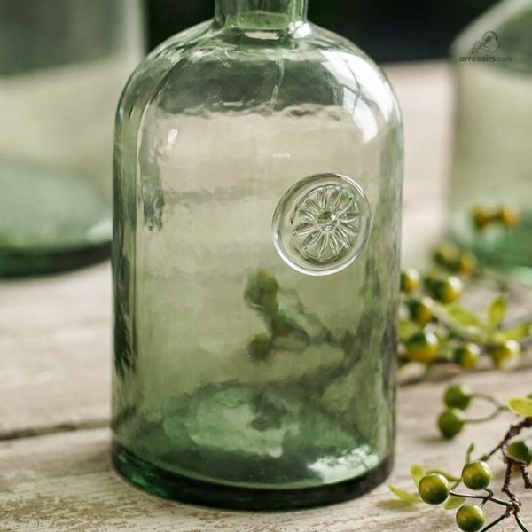 Vase en verre vert pour décoration de table