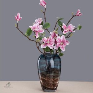 Vase bleu en céramique au design moderne