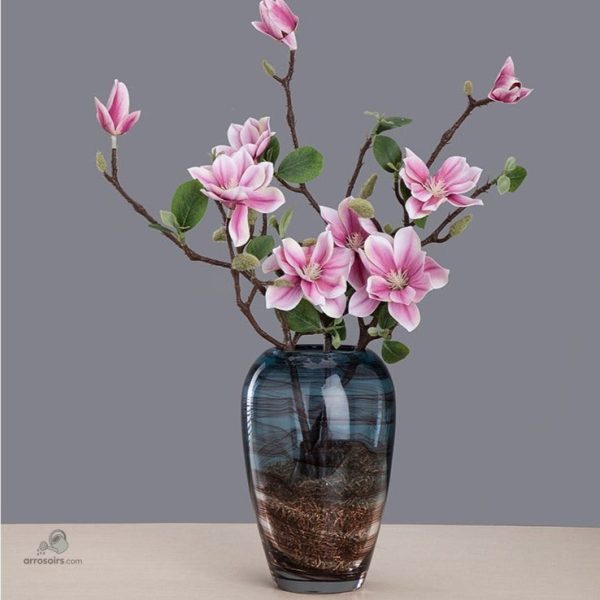 Vase bleu en céramique au design moderne
