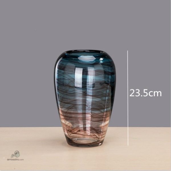 Vase en verre bleu avec forme unique