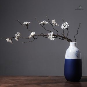 Vase en porcelaine au design minimaliste
