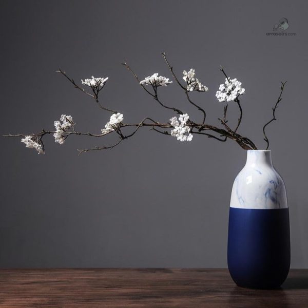 Vase en porcelaine au design minimaliste