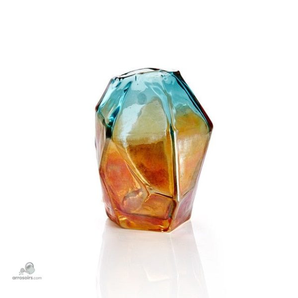 Vase en verre contemporain aux nuances riches