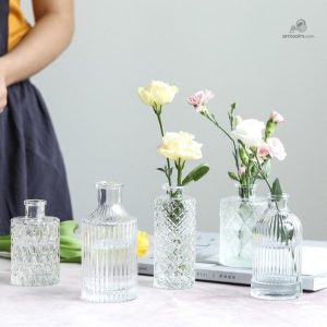 Vase en verre, design moderne pour fleurs uniques