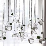 Vase pour plantes avec système d'arrosage automatique intégré
