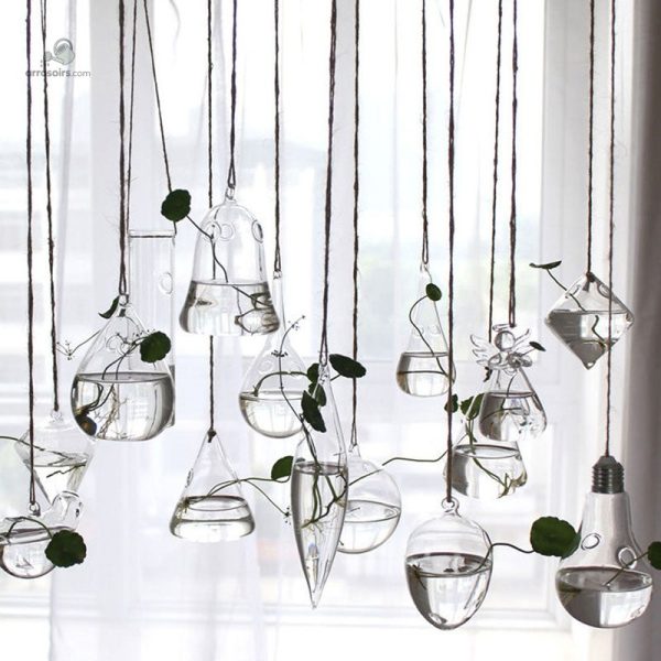 Vase pour plantes avec système d'arrosage automatique intégré