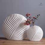 Vase design en céramique, style contemporain