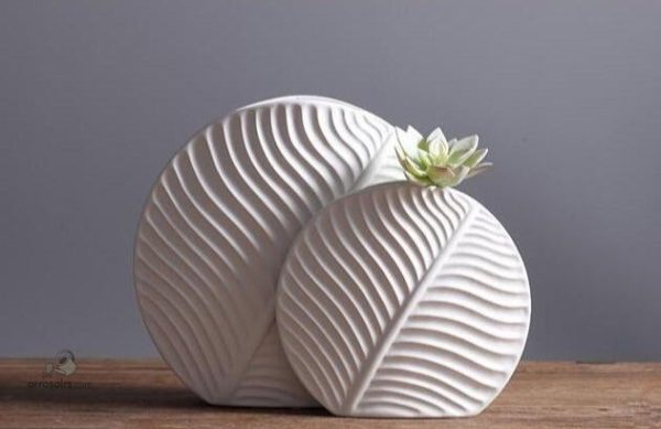 Vase élégant en céramique, touche artistique moderne