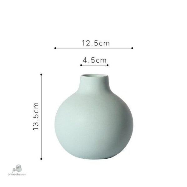 Vase design en céramique pour intérieur