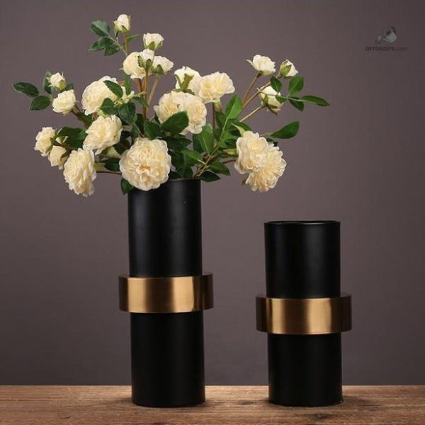 vase-noir-et-dore-1 Vase noir et doré design élégant