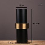 Vase noir et doré pour un look sophistiqué