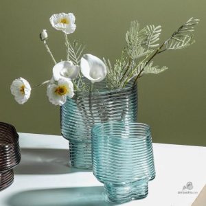 Vase design ondulé pour décoration intérieure