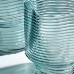 Vase ondulé en céramique, style minimaliste