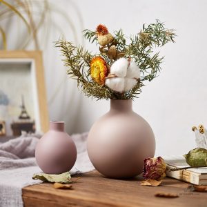 Vase élégant aux lignes douces et modernes