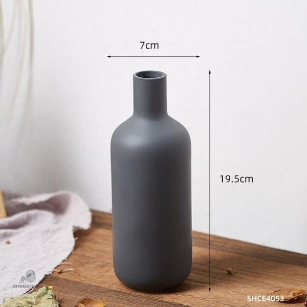Vase minimaliste en matériau mat