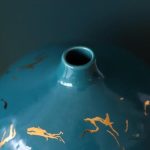 Vase design en céramique de couleur turquoise