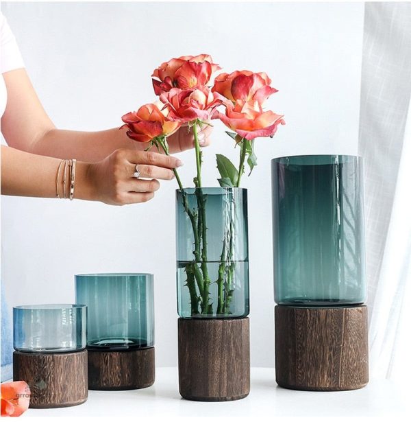 vase-verre-avec-socle-en-bois-1 Vase en verre avec socle en bois design