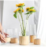 Vase design en verre et bois, élégant et moderne