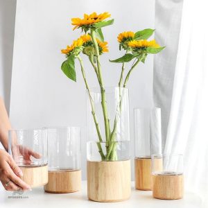 Vase design en verre et bois, élégant et moderne
