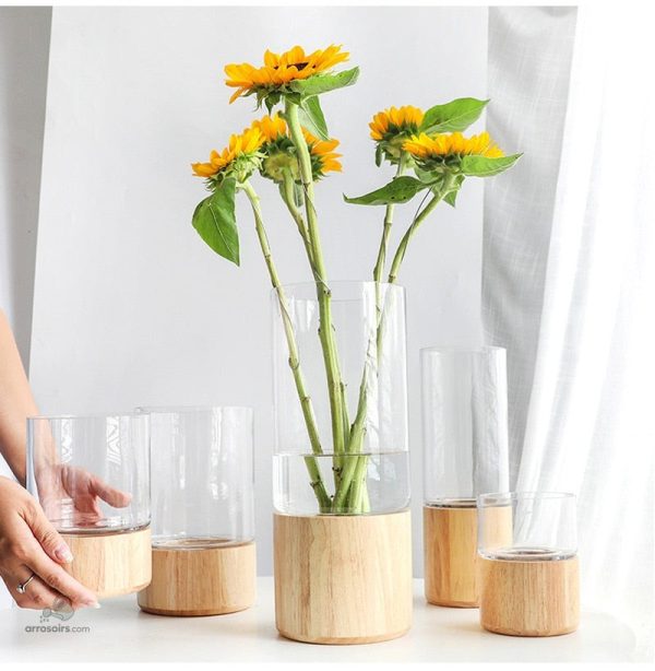 Vase design en verre et bois, élégant et moderne