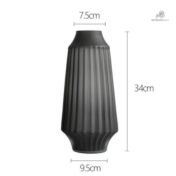 Vase en verre dépoli de forme organique