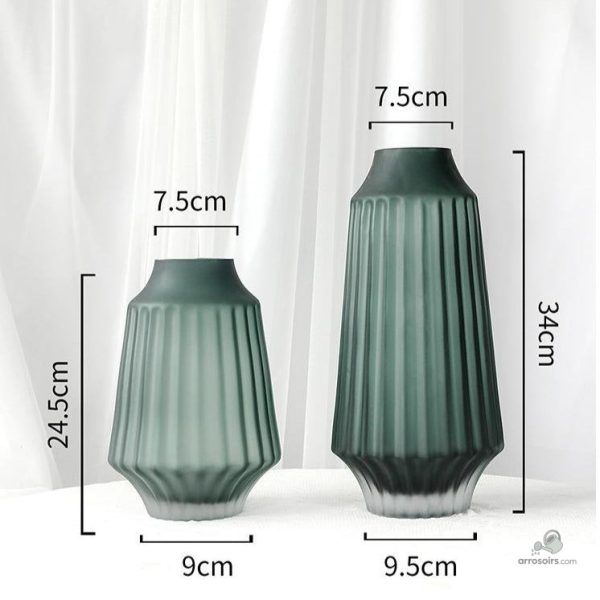 Vase en verre dépoli au charme discret