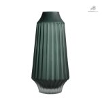 Vase en verre dépoli, style épuré