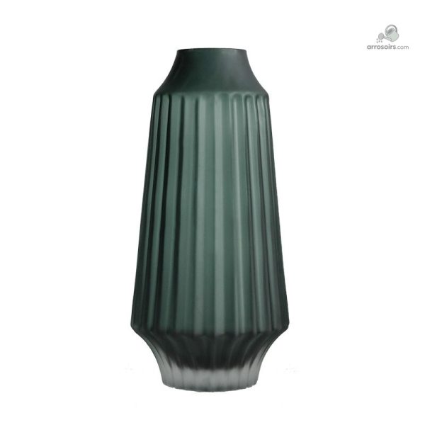Vase en verre dépoli, style épuré