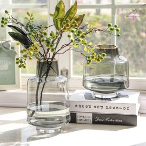 Vase en verre fumé design élégant